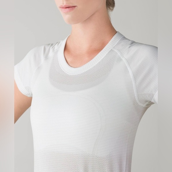 Lululemon Swiftly Tech Short Sleeve Crew in Heathered White - Size 12 - Picture 2 of 8